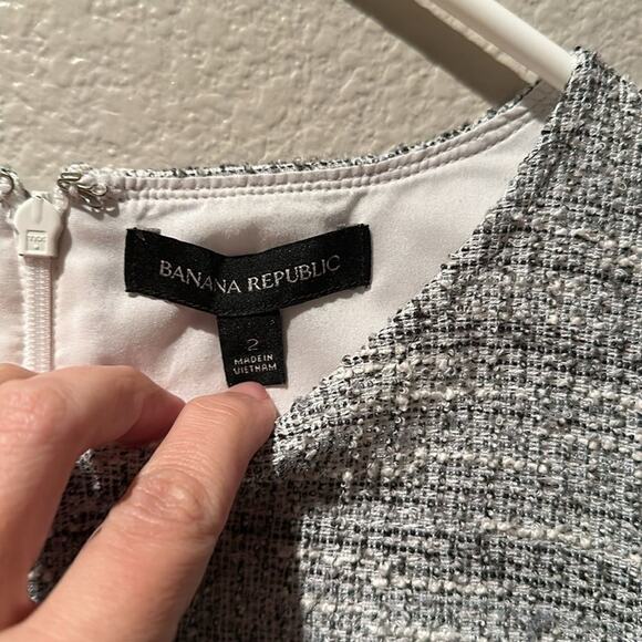 Banana Republic Grey Tweed Fringe Trumpet Dress Sz 2 - Picture 2 of 6